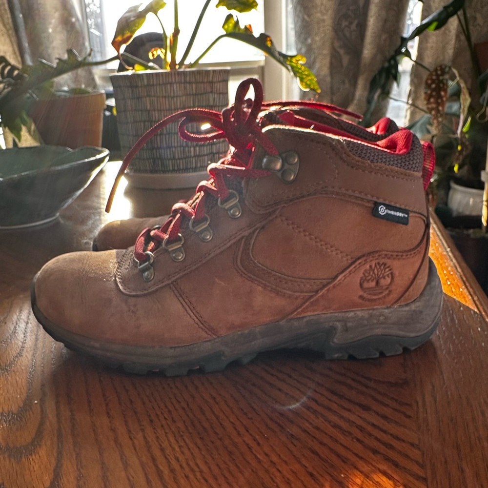 Timberland Brown Lace Up Boots with Red Laces